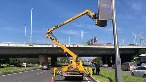 折叠臂式路灯车