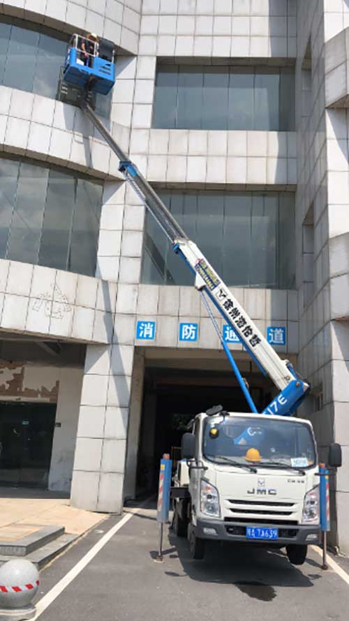 蓝牌伸缩臂式登高车