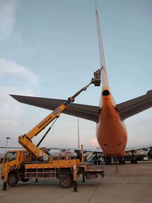 24米混合臂高空作业车施工