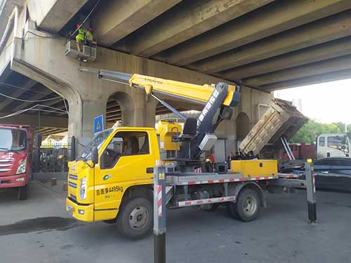 22米高空作业车维修监控线路施工现场