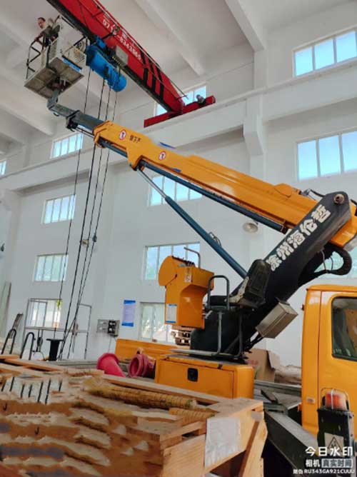 深圳18米高空作业车厂房维修施工现场